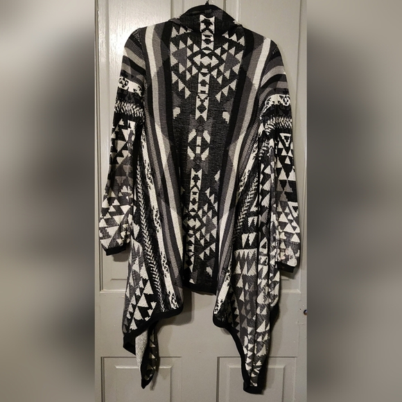 Geometric Black and White Women's Sweater - Picture 3 of 5